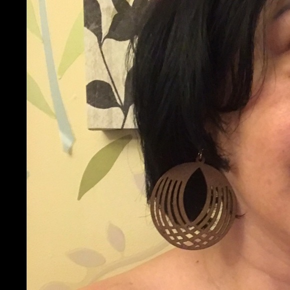 Beautiful Wooden Pendant Earrings - Picture 4 of 4